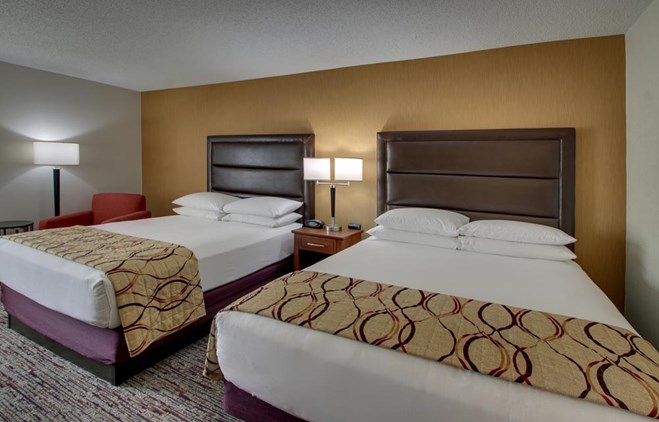 Drury Inn & Suites Bowling Green - Deluxe Queen Guestroom