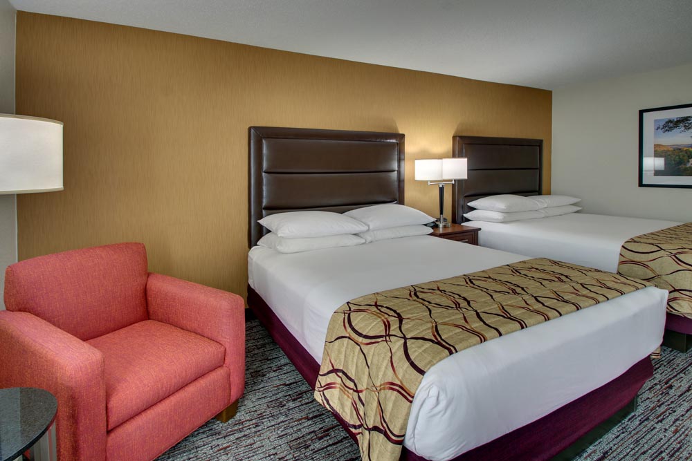 Drury Inn & Suites Bowling Green - Deluxe Queen Guestroom