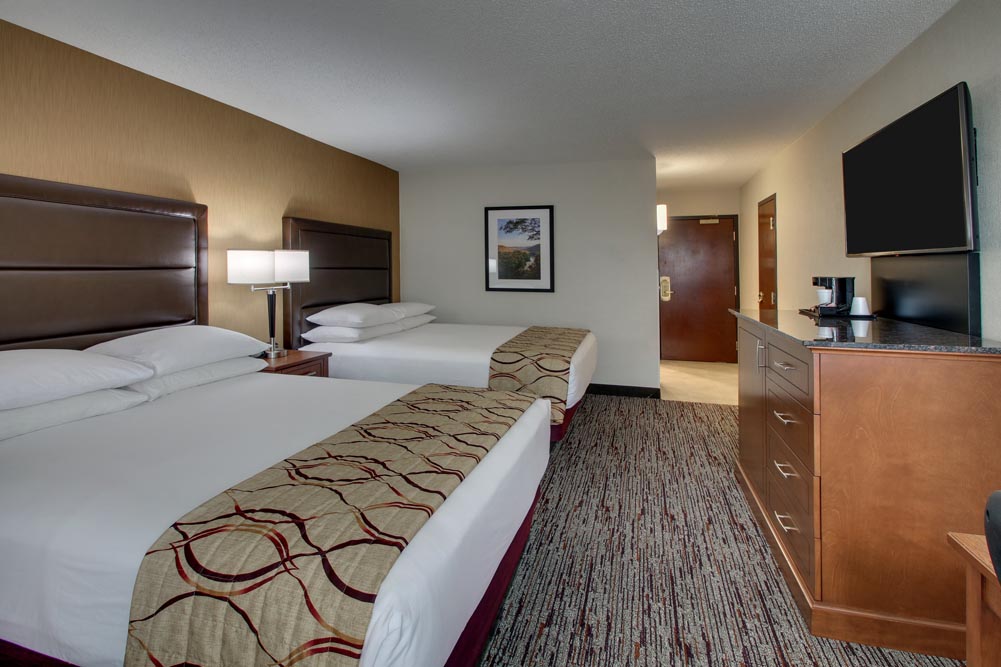 Drury Inn & Suites Bowling Green - Deluxe Queen Guestroom