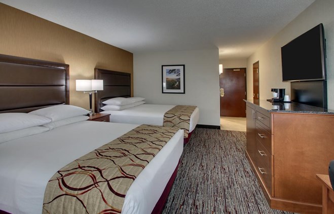 Drury Inn & Suites Bowling Green - Deluxe Queen Guestroom