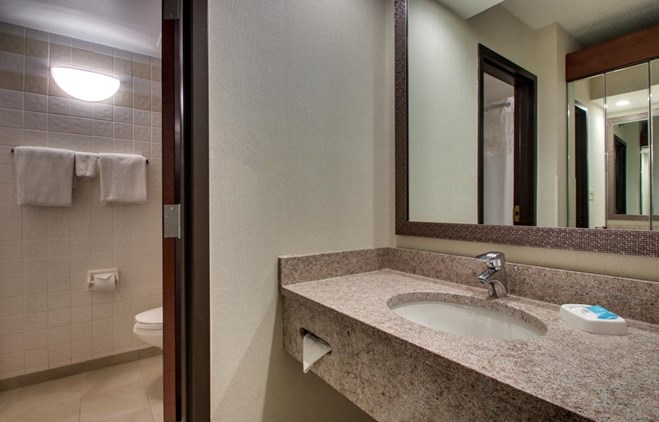 Drury Inn & Suites Bowling Green - Bathroom