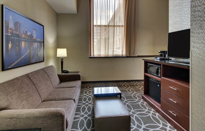 Drury Plaza Hotel Cleveland Downtown - Two-room Suite Guestroom