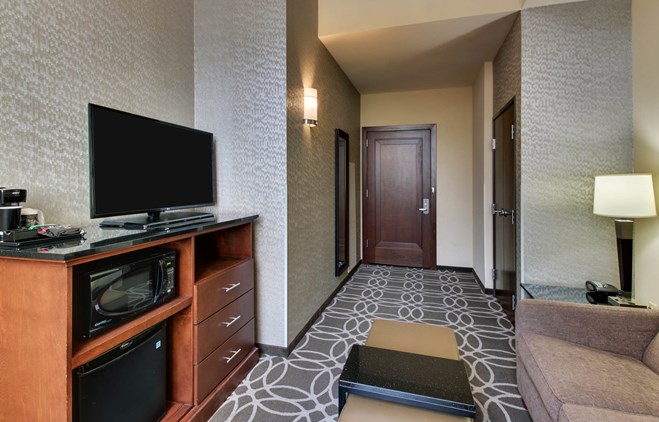 Drury Plaza Hotel Cleveland Downtown - Two-room Suite Guestroom