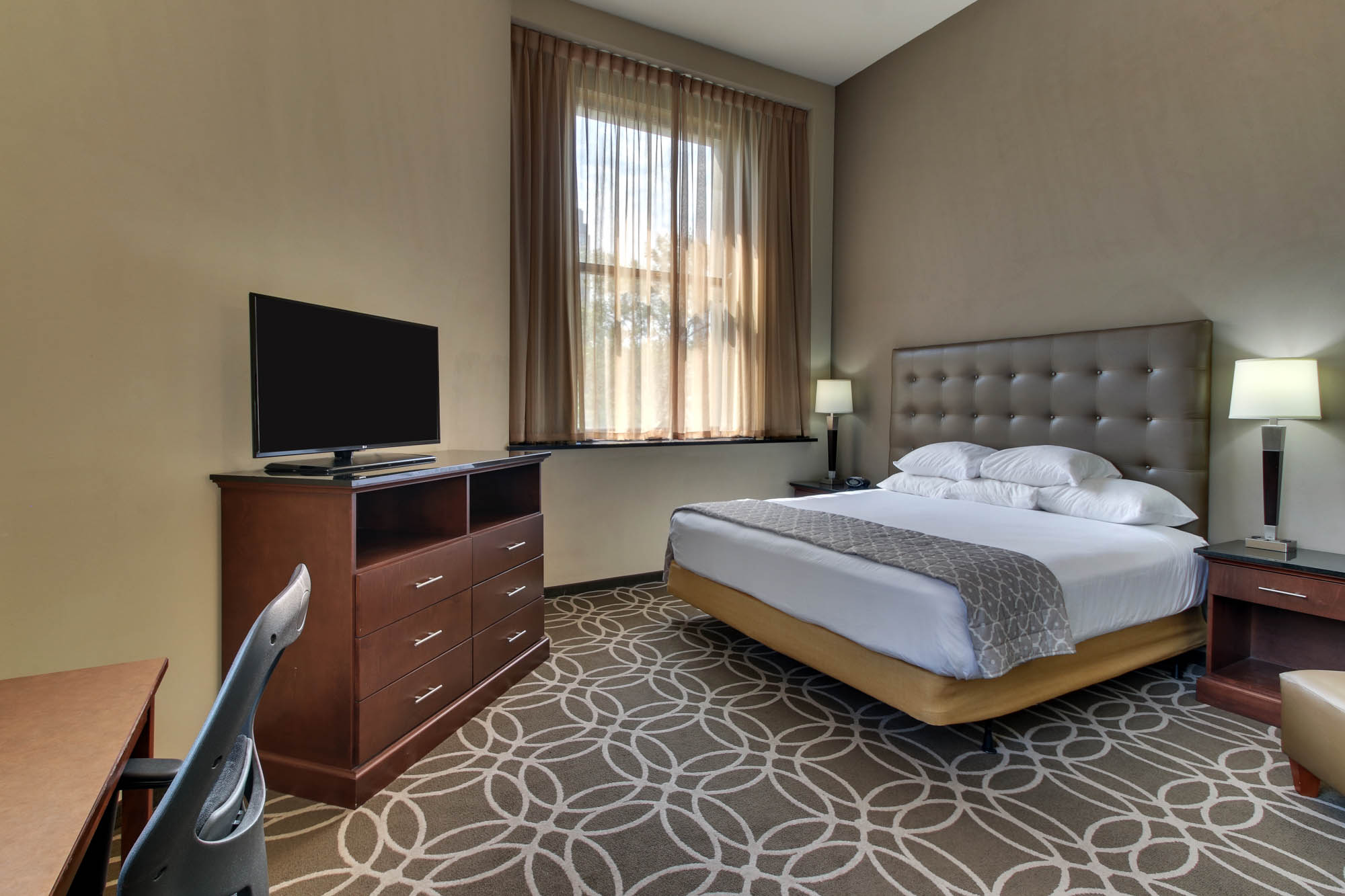 Drury Plaza Hotel Cleveland Downtown - Two-room Suite Guestroom