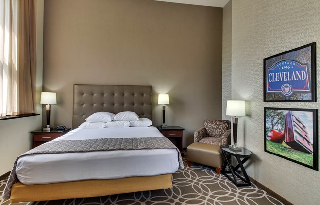 Drury Plaza Hotel Cleveland Downtown - Two-room Suite Guestroom
