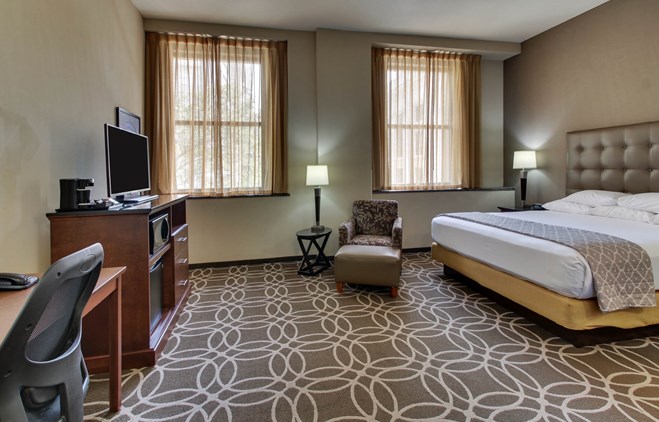 Drury Plaza Hotel Cleveland Downtown - Deluxe King Guestroom