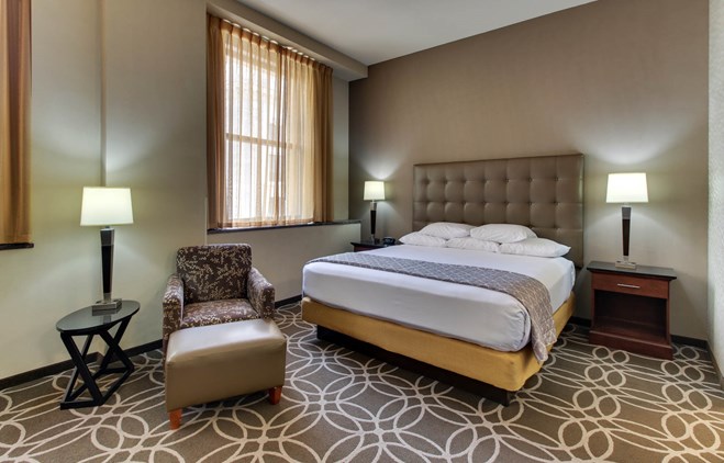 Drury Plaza Hotel Cleveland Downtown - Deluxe King Guestroom