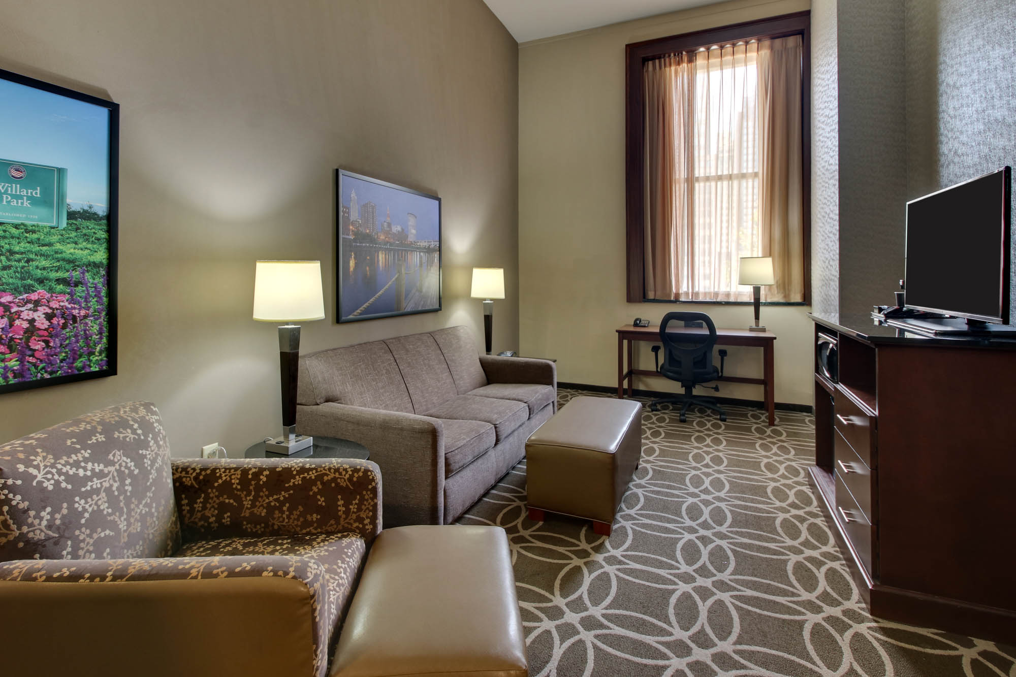 Drury Plaza Hotel Cleveland Downtown - Two-room Suite Guestroom