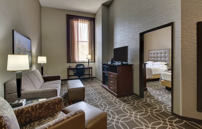 Drury Plaza Hotel Cleveland Downtown - Two-room Suite Guestroom