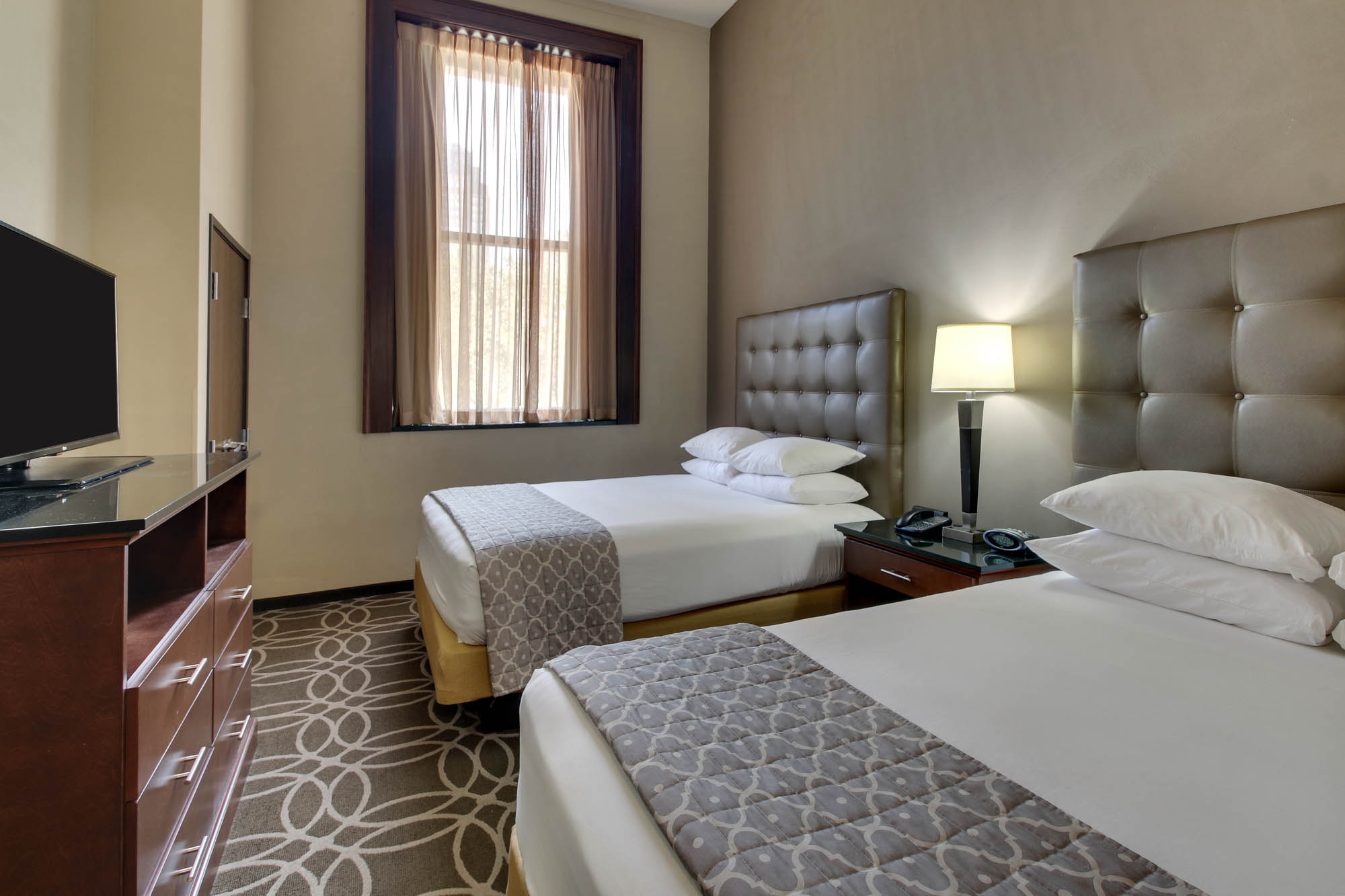 Drury Plaza Hotel Cleveland Downtown - Two-room Suite Guestroom