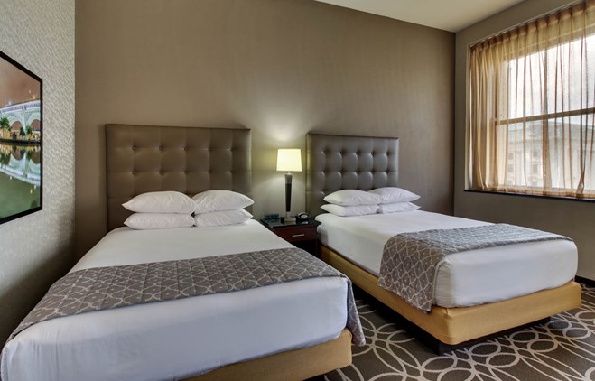 Drury Plaza Hotel Cleveland Downtown - Deluxe Queen Guestroom