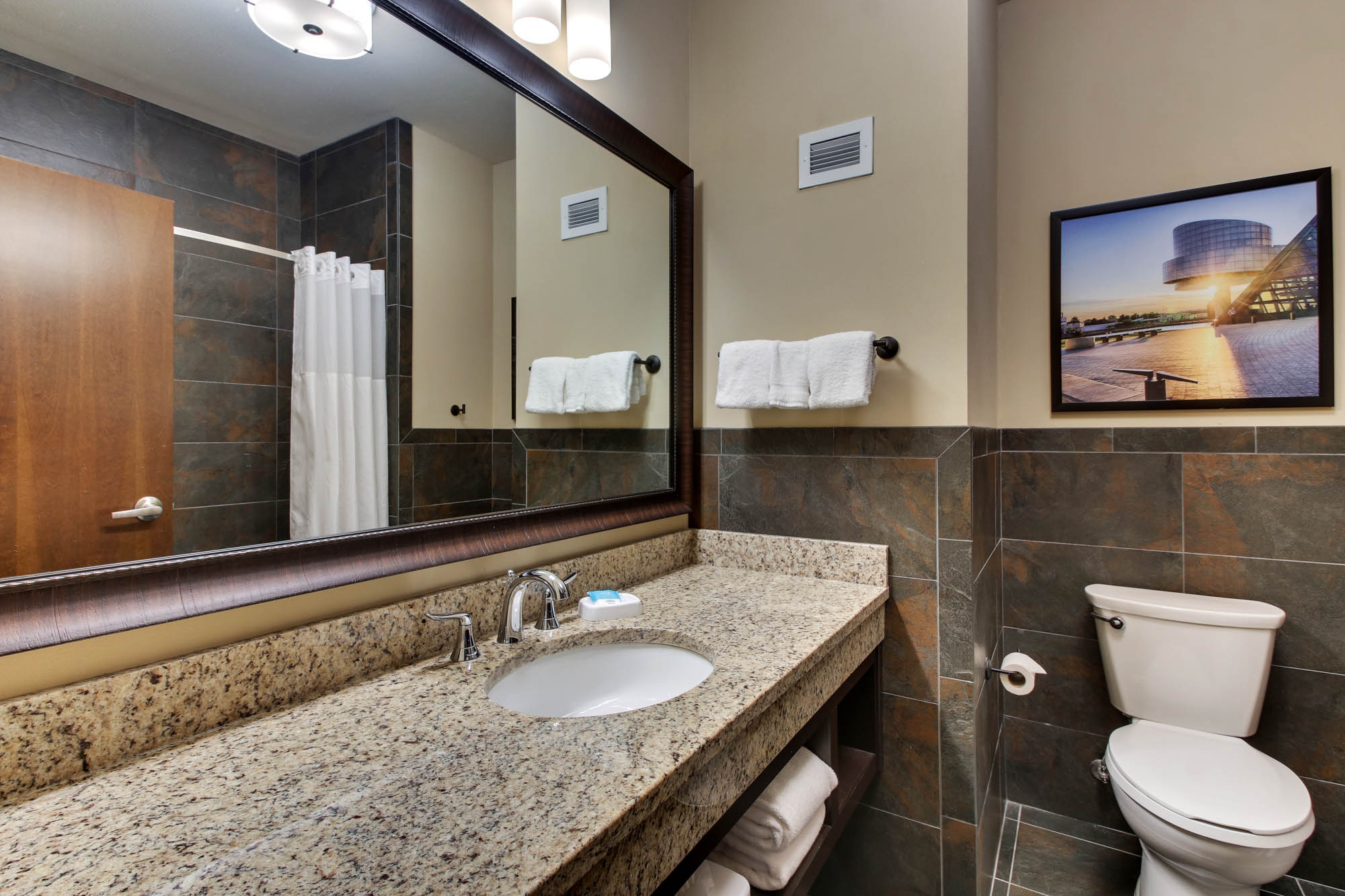 Drury Plaza Hotel Cleveland Downtown - Bathroom