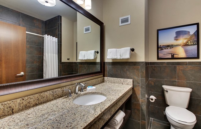 Drury Plaza Hotel Cleveland Downtown - Bathroom