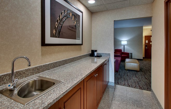 Drury Inn & Suites Findlay - Two-room Suite Guestroom