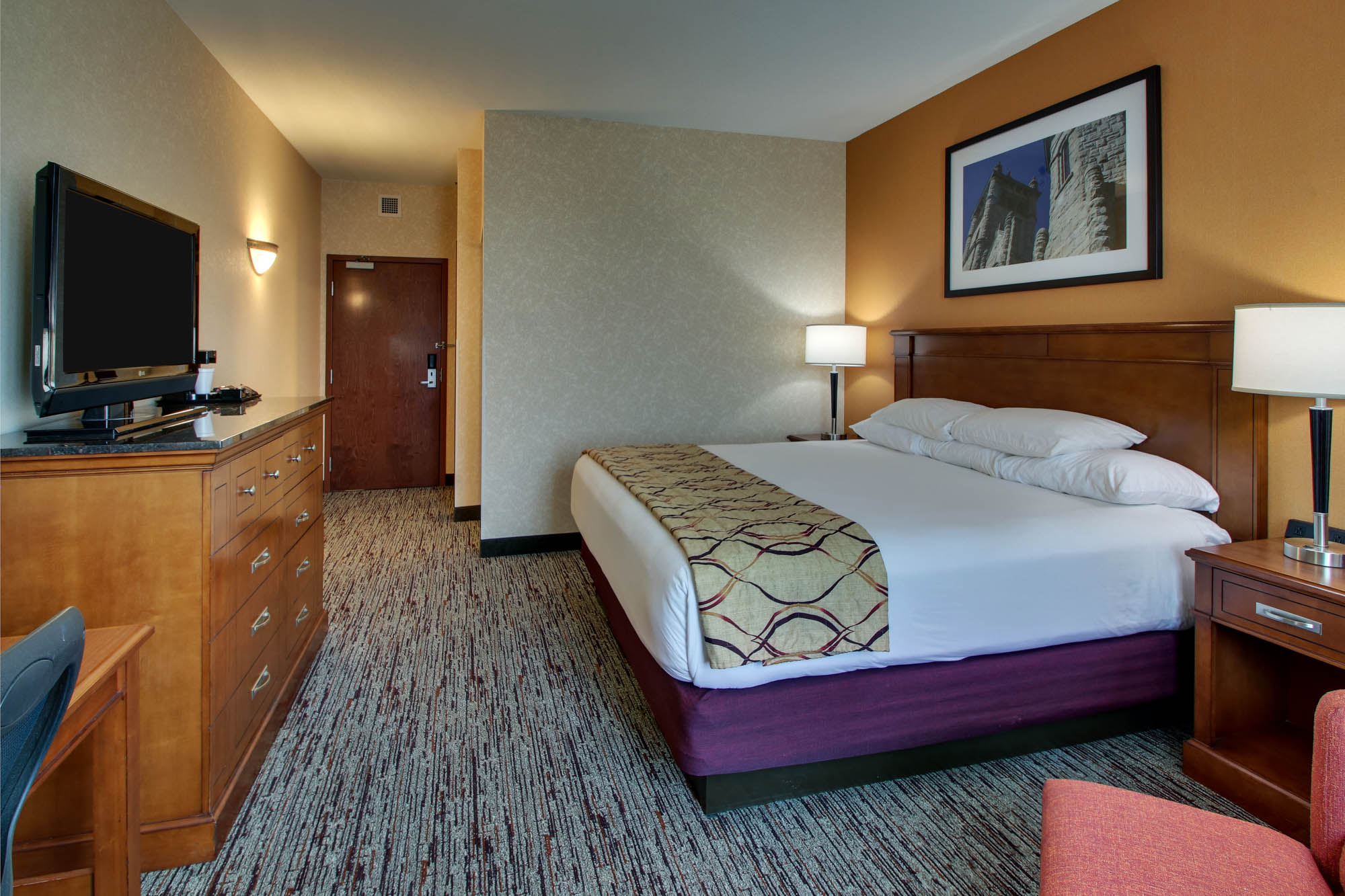 Drury Inn & Suites Findlay - Deluxe King Guestroom