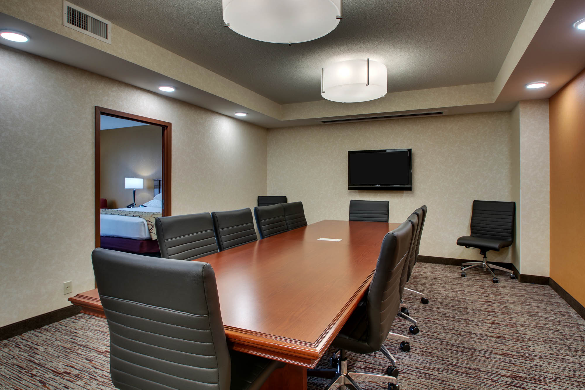 Drury Inn & Suites Findlay - Deluxe King Guestroom