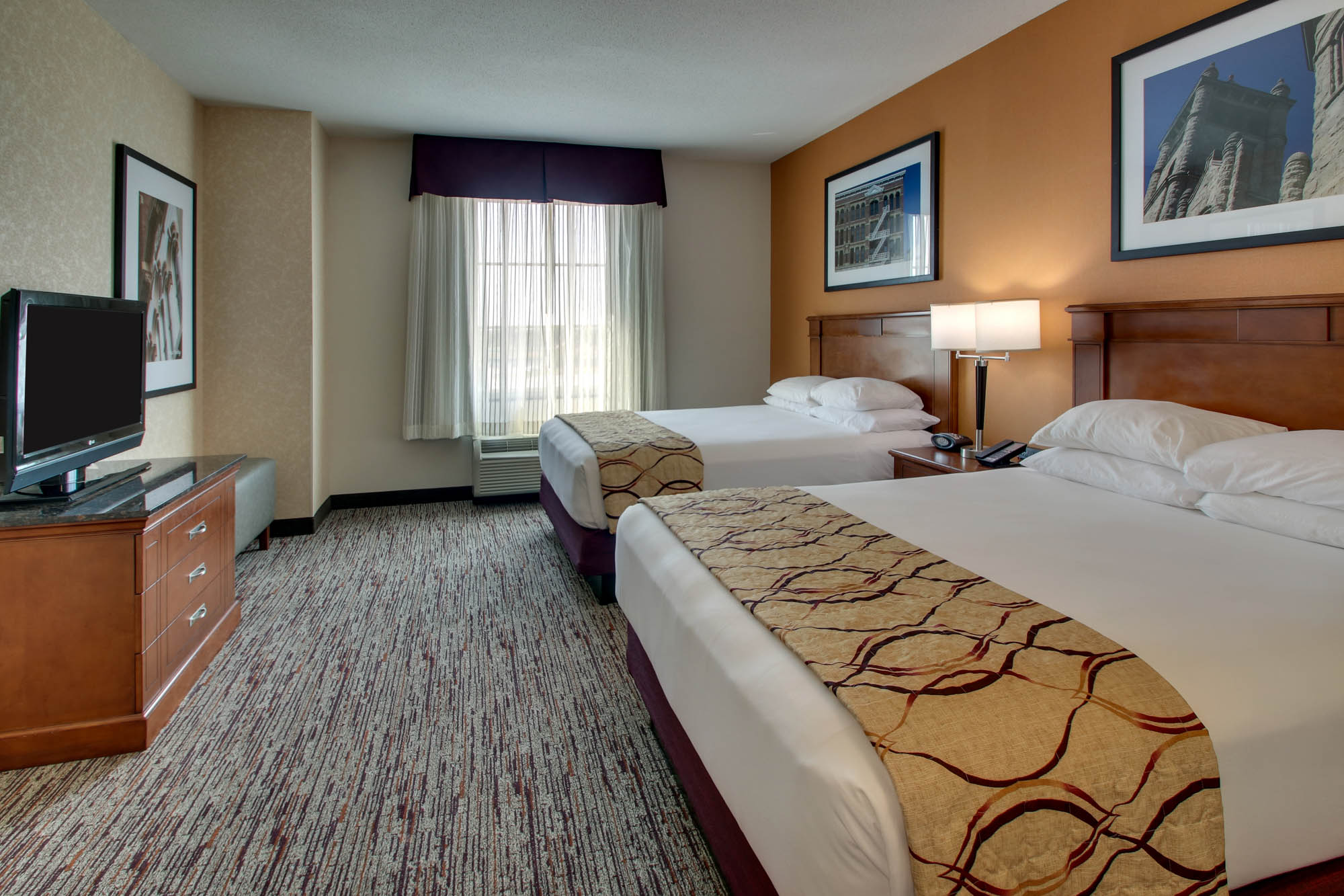 Drury Inn & Suites Findlay - Two-room Suite Guestroom