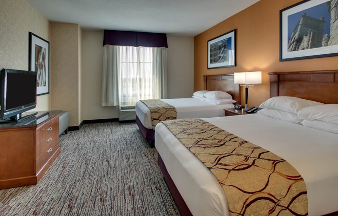 Drury Inn & Suites Findlay - Two-room Suite Guestroom