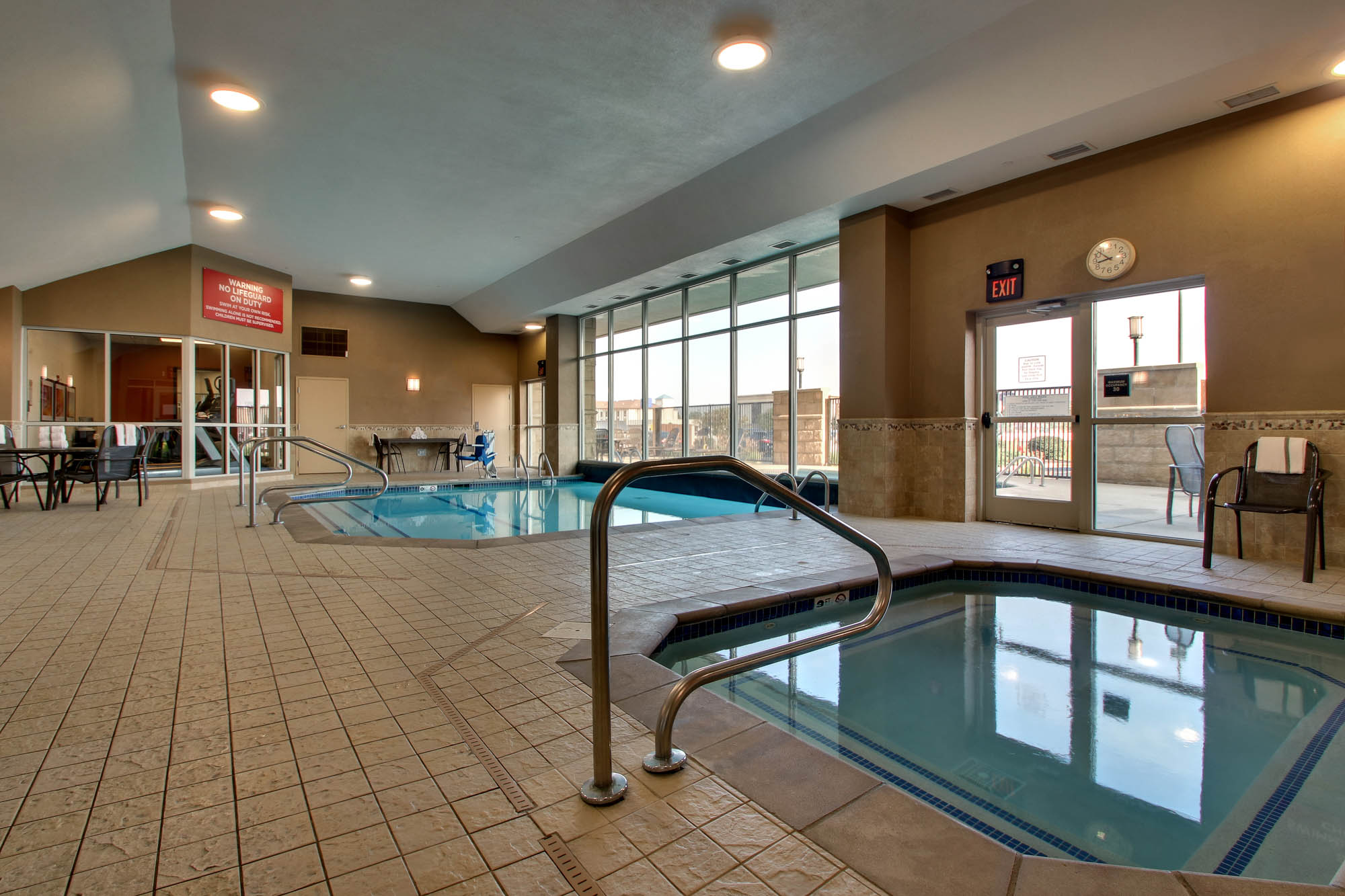 hotels in findlay ohio with pools