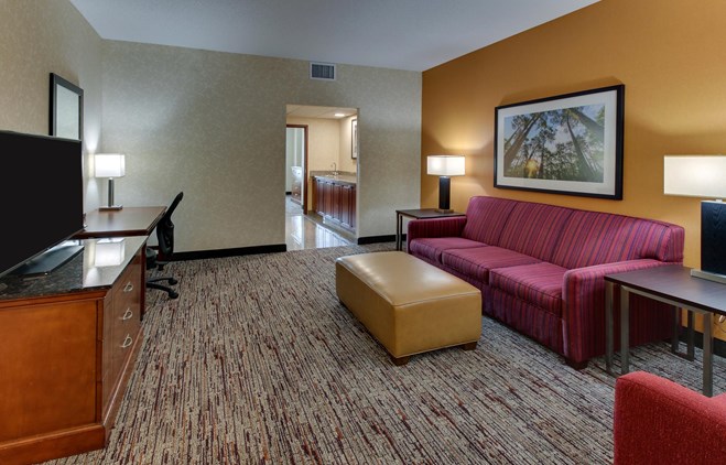 Drury Inn & Suites Meridian - Two-room Suite Guestroom