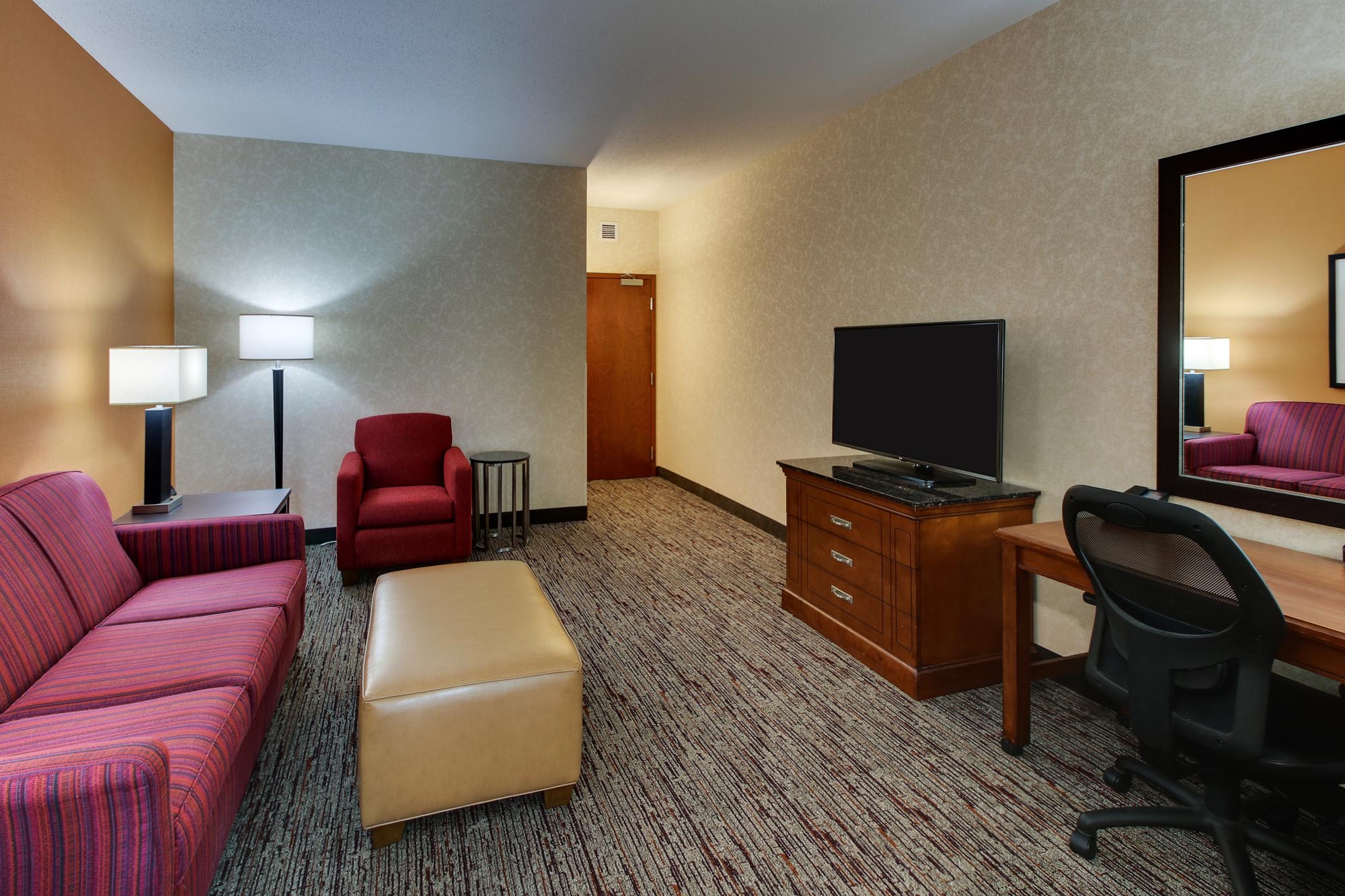 Drury Inn & Suites Meridian - Two-room Suite Guestroom