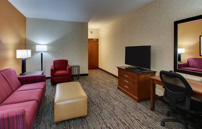Drury Inn & Suites Meridian - Two-room Suite Guestroom