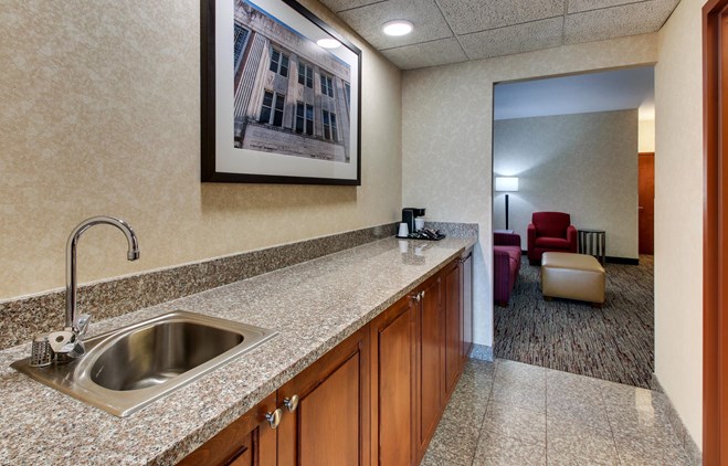 Drury Inn & Suites Meridian - Two-room Suite Guestroom