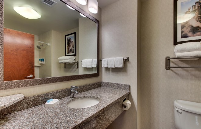 Drury Inn & Suites Meridian - Two-room Suite Guestroom
