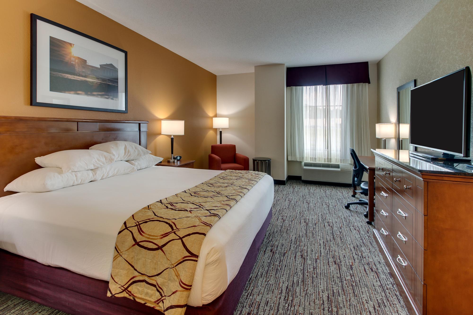 Drury Inn & Suites Meridian - Deluxe King Guestroom