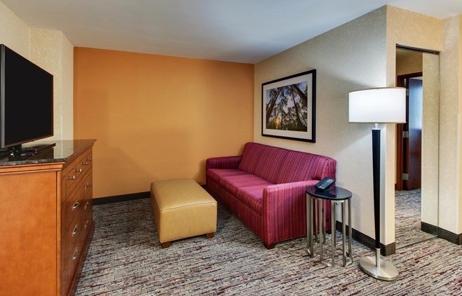 Drury Inn & Suites Meridian - Deluxe King Guestroom