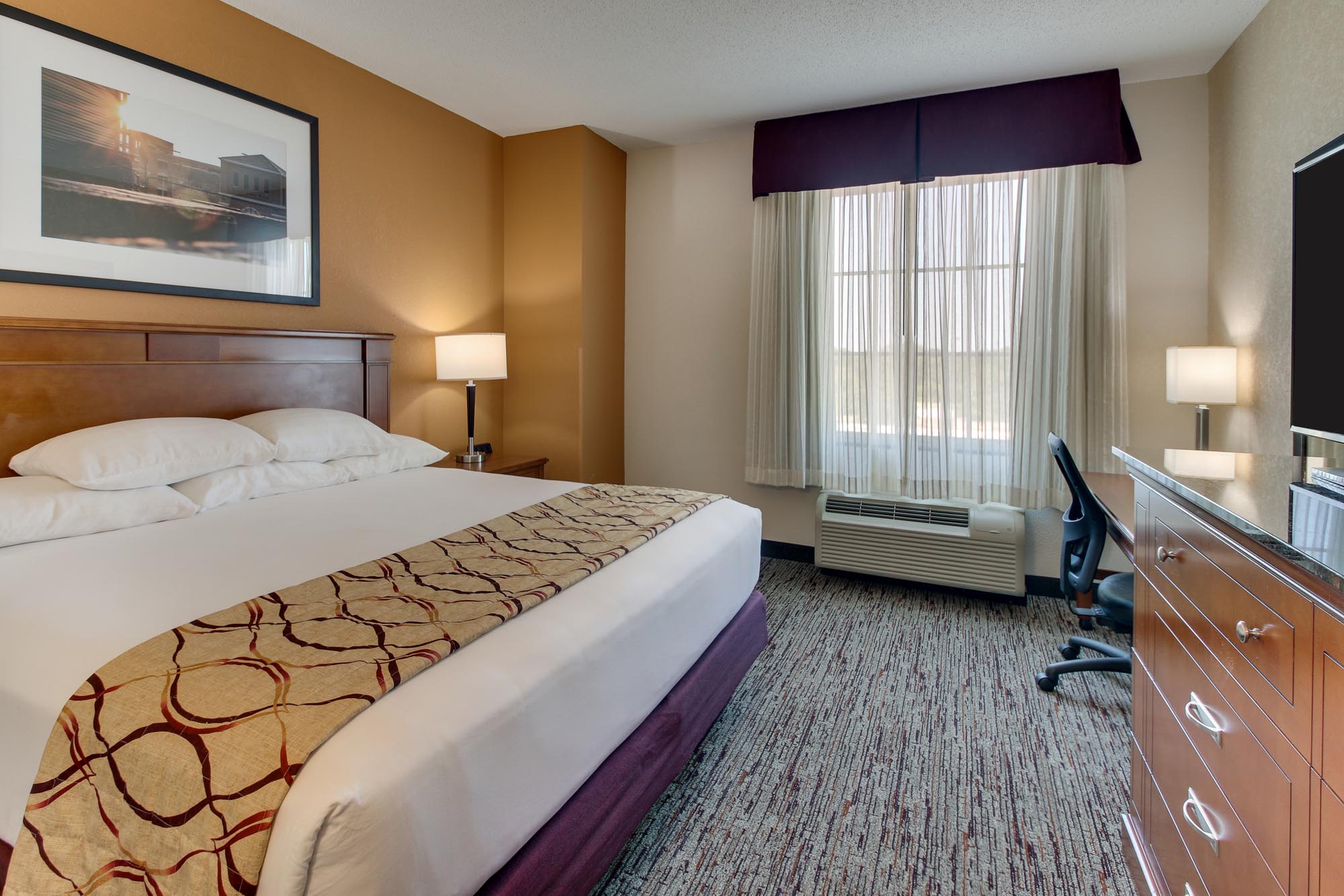 Drury Inn & Suites Meridian - Deluxe King Guestroom