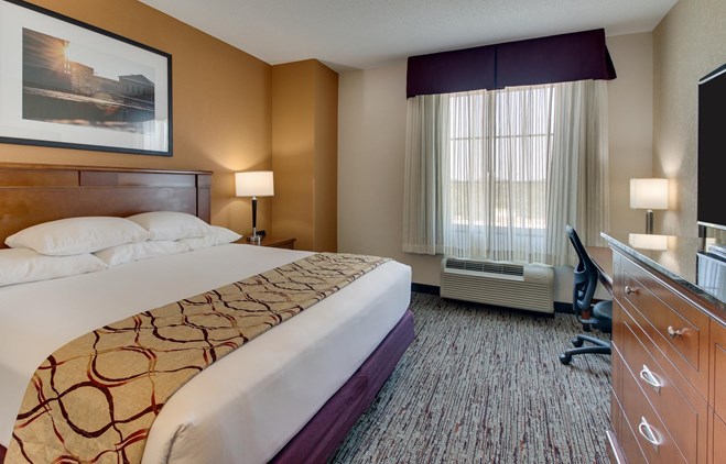Drury Inn & Suites Meridian - Deluxe King Guestroom