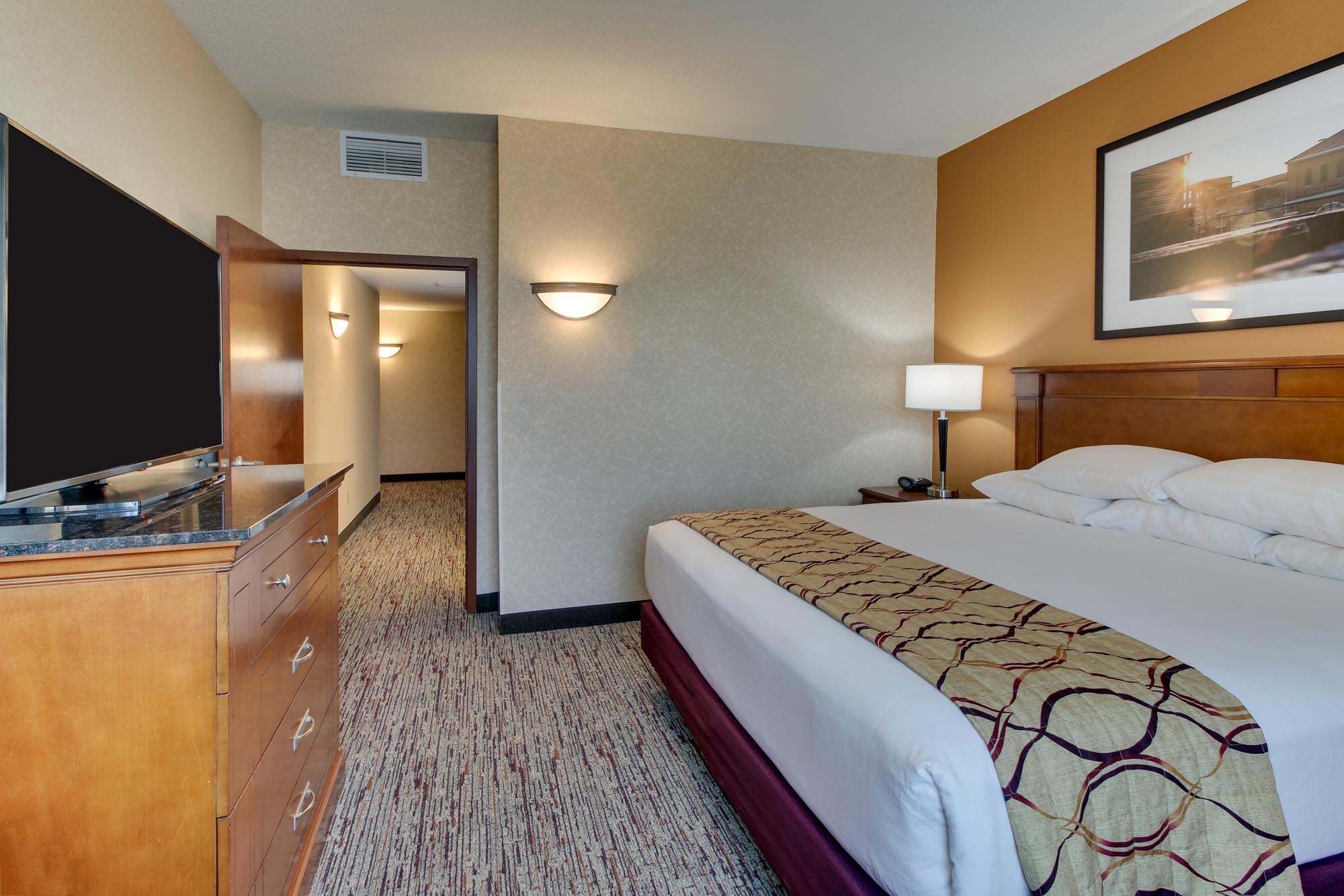 Drury Inn & Suites Meridian - Deluxe King Guestroom