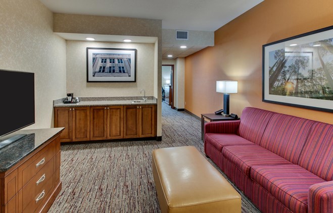 Drury Inn & Suites Meridian - Two-room Suite Guestroom