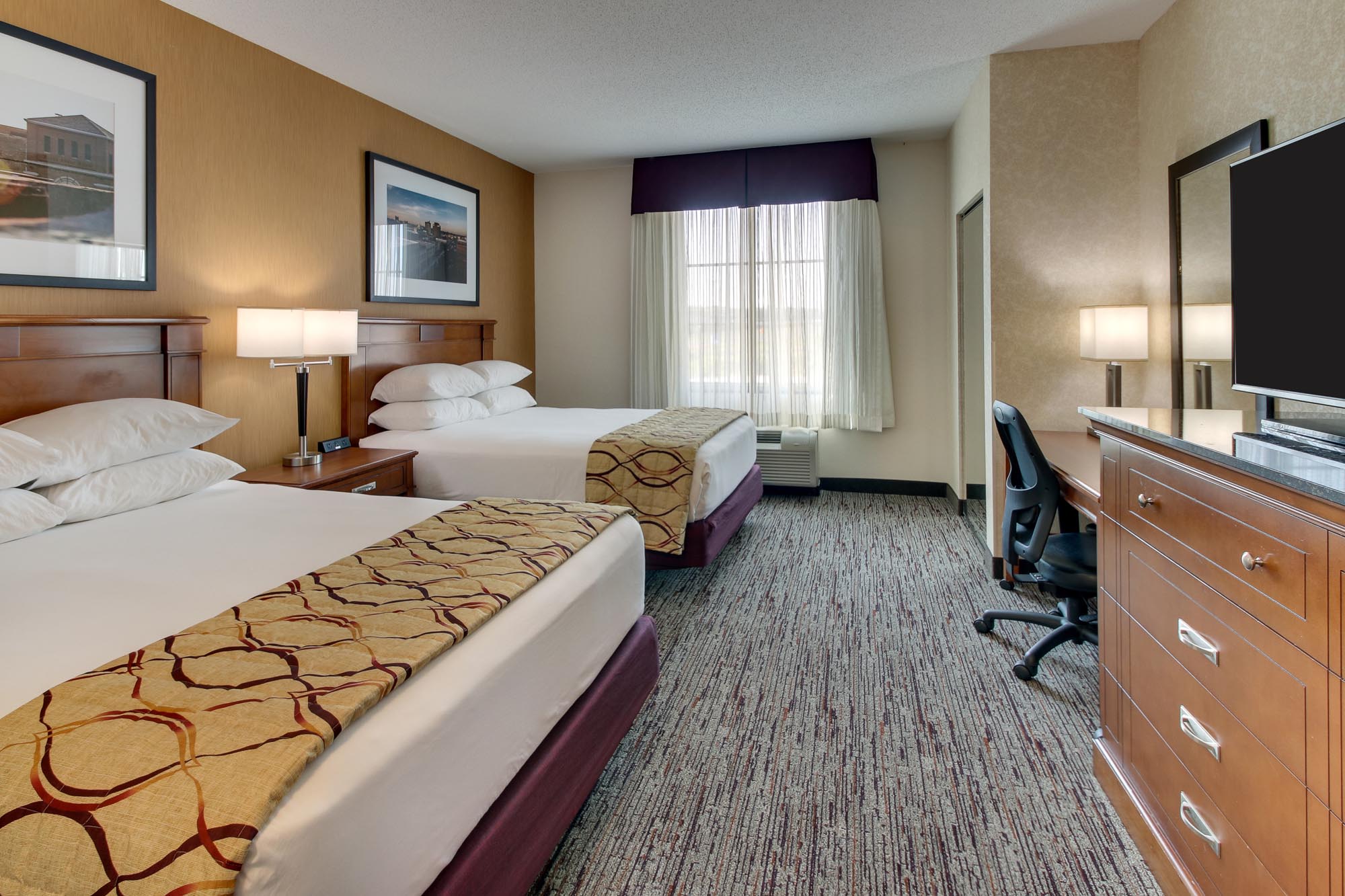 Drury Inn & Suites Meridian - Two-room Suite Guestroom