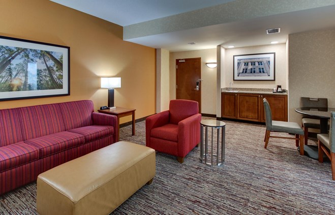 Drury Inn & Suites Meridian - Two-room Suite Guestroom