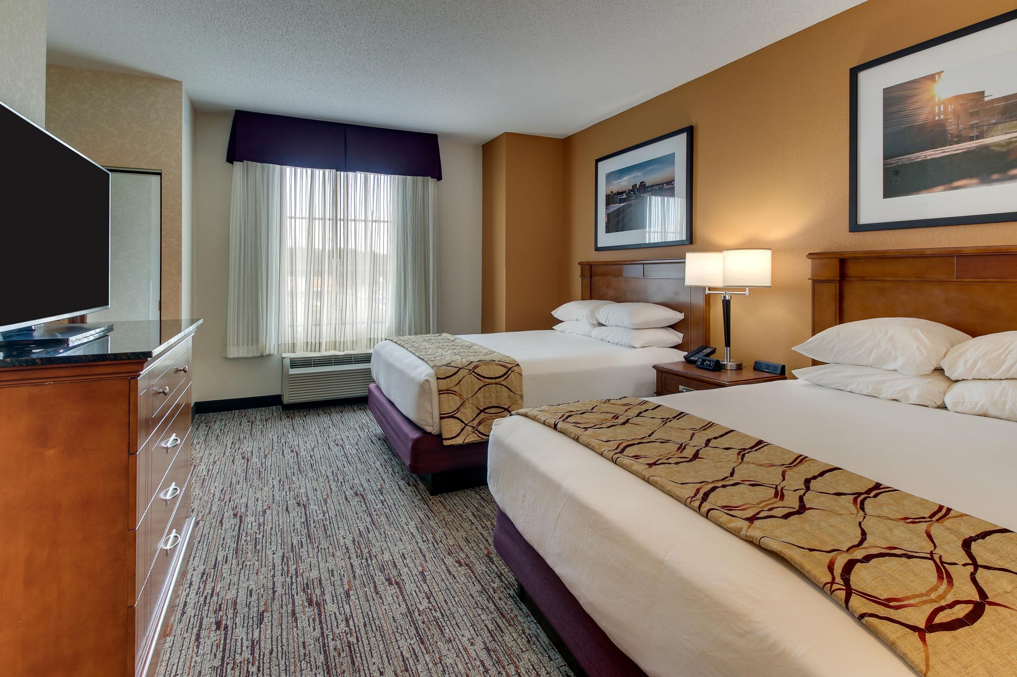 Drury Inn & Suites Meridian - Two-room Suite Guestroom