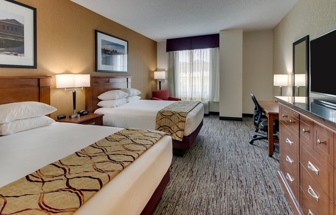 Drury Inn & Suites Meridian - Deluxe Queen Guestroom