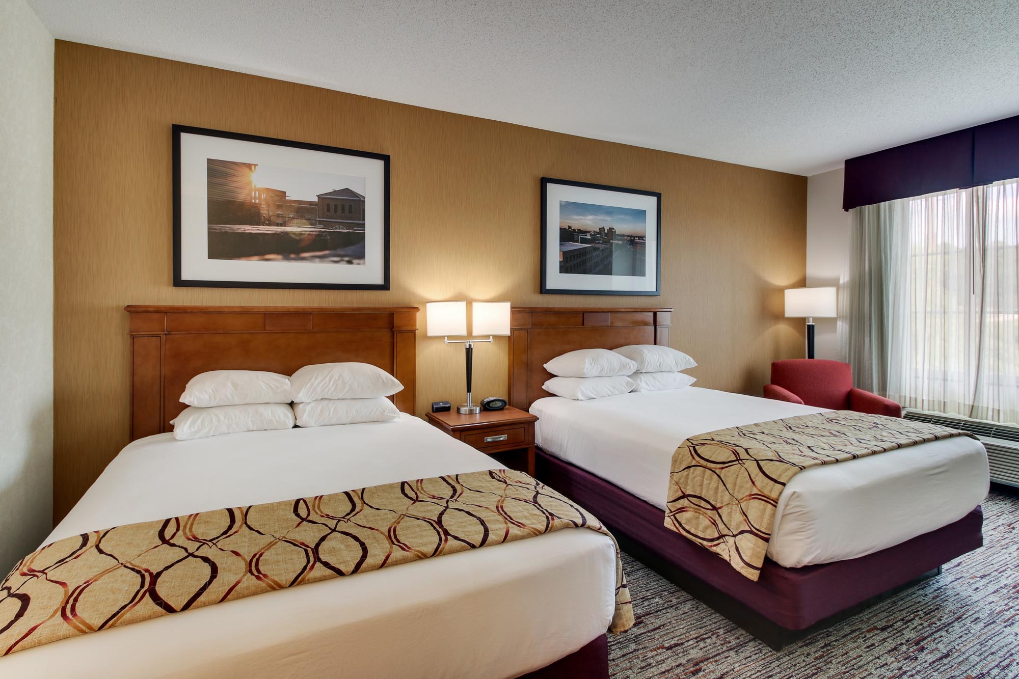 Drury Inn & Suites Meridian - Deluxe Queen Guestroom