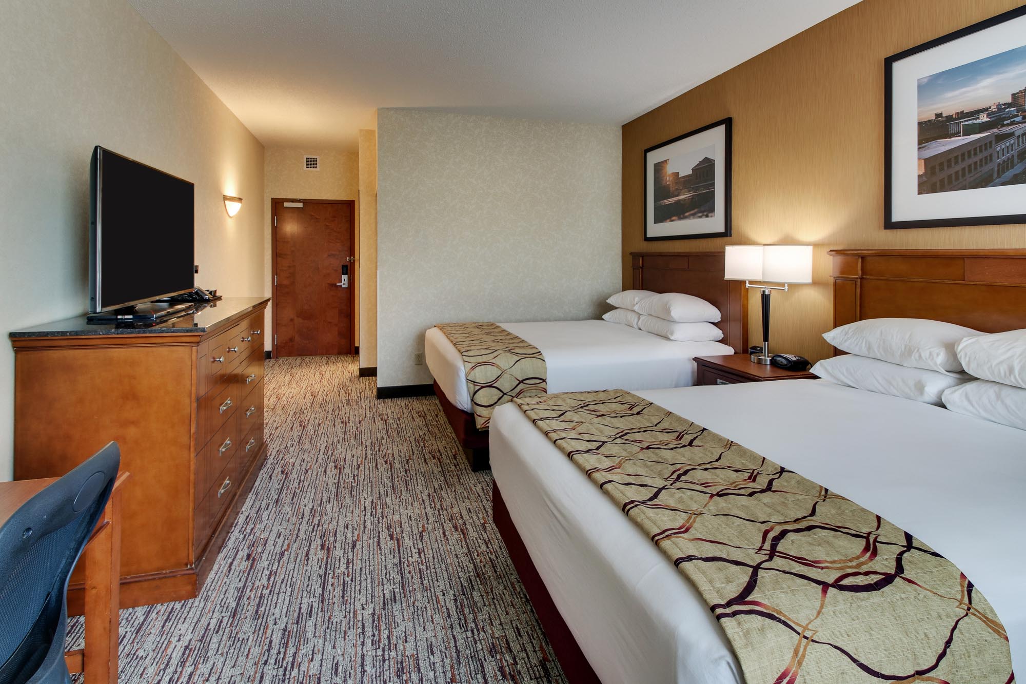 Drury Inn & Suites Meridian - Deluxe Queen Guestroom