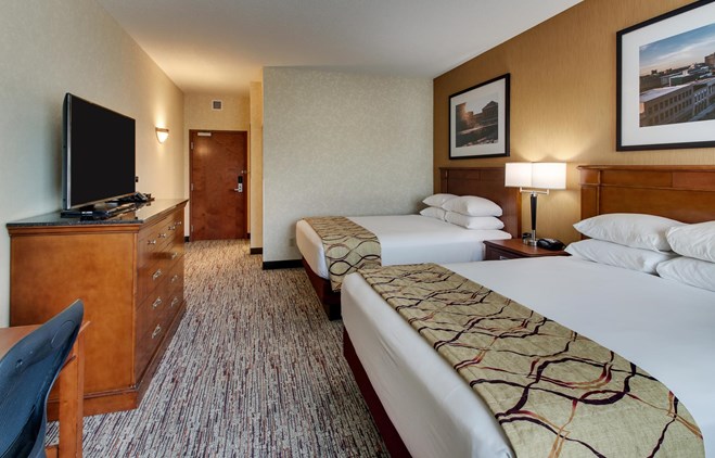 Drury Inn & Suites Meridian - Deluxe Queen Guestroom