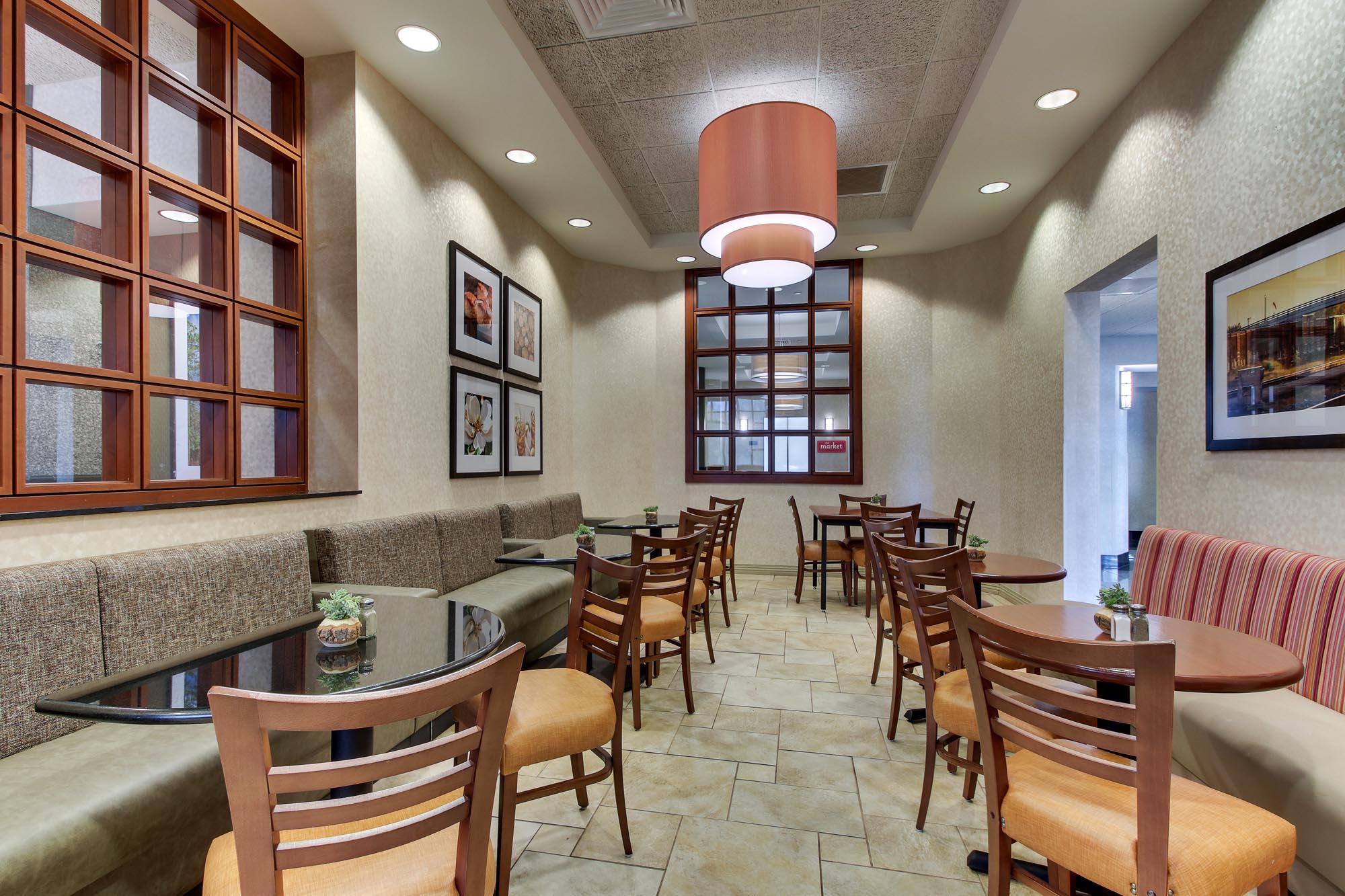 Drury Inn & Suites Meridian - Dining Area
