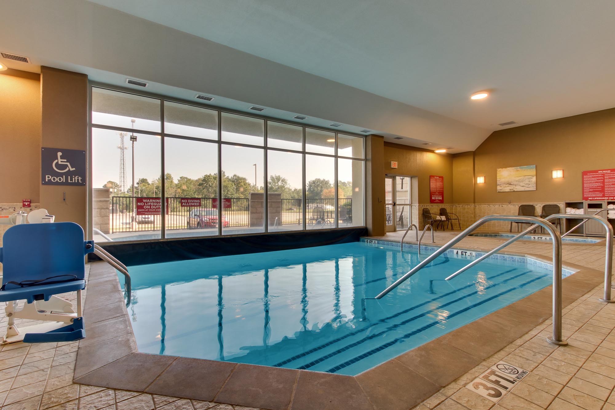 Drury Inn & Suites Meridian - Indoor/Outdoor Pool
