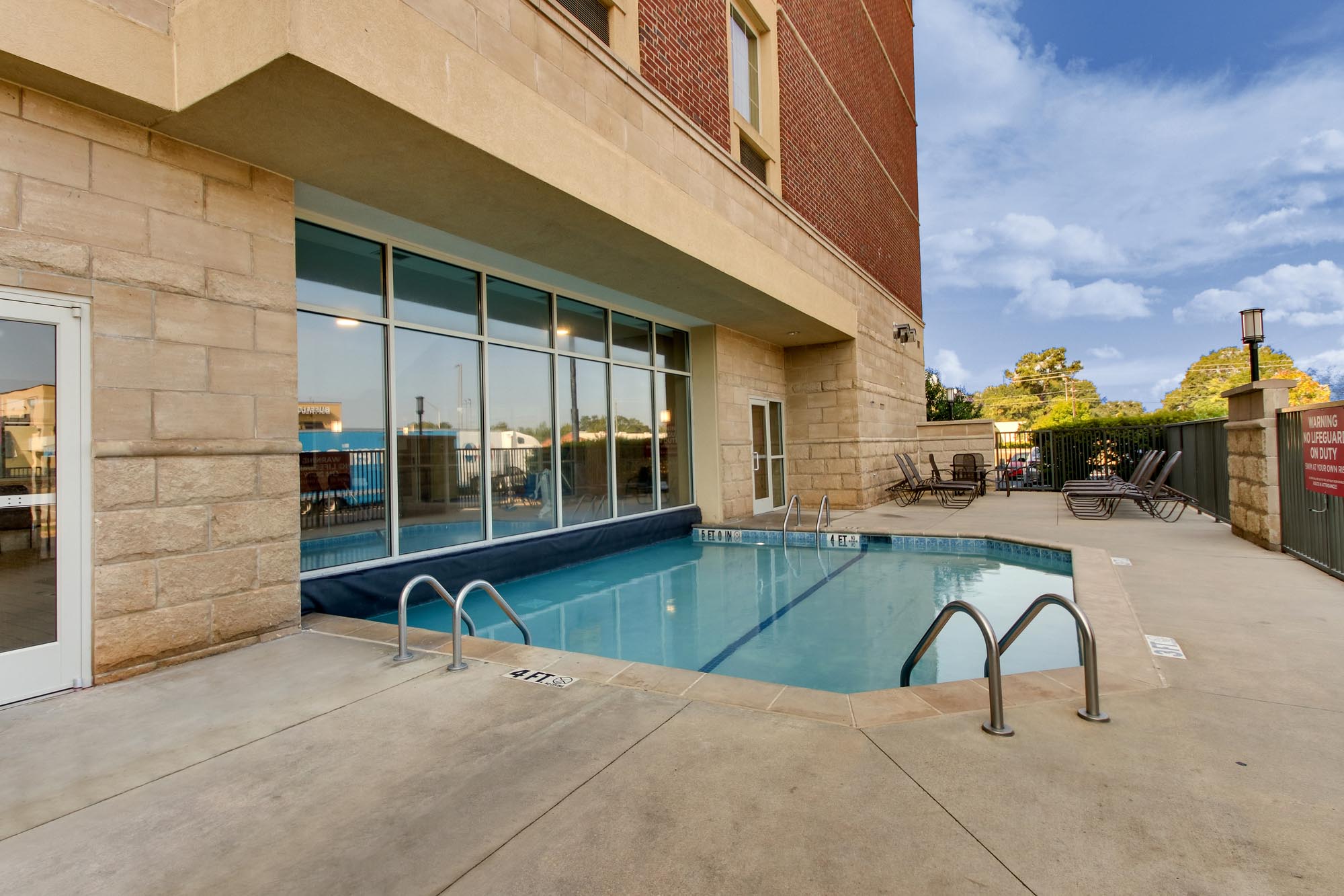 Drury Inn & Suites Meridian - Indoor/Outdoor Pool
