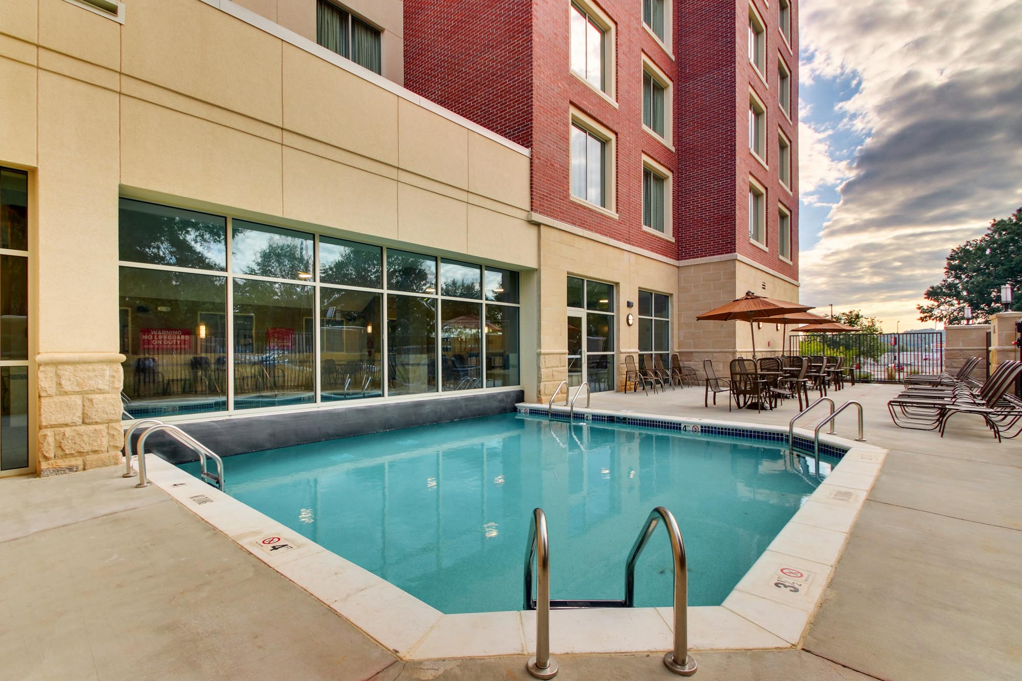 Drury Inn & Suites Knoxville - Indoor/Outdoor Pool