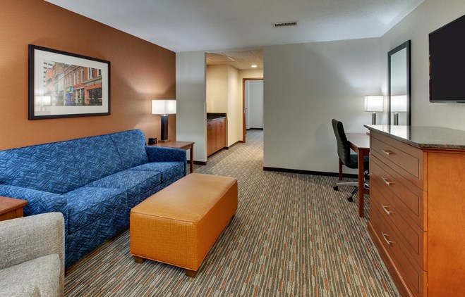 Drury Inn & Suites Knoxville - Two-room Suite Guestroom