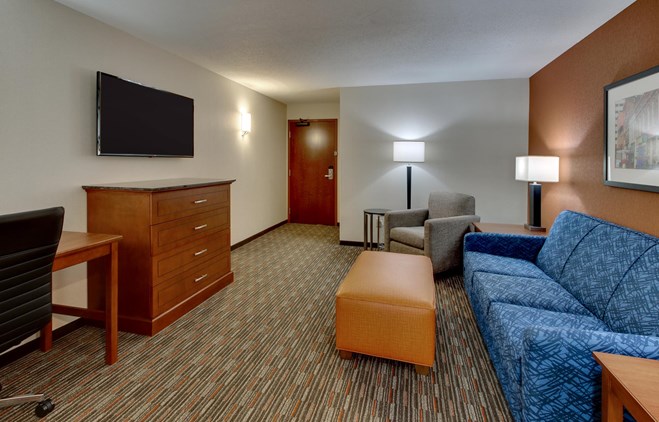 Drury Inn & Suites Knoxville - Two-room Suite Guestroom