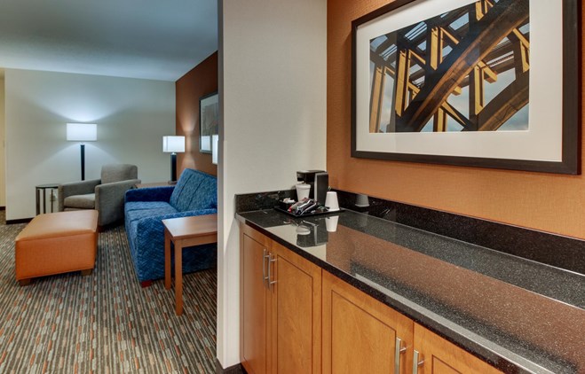 Drury Inn & Suites Knoxville - Two-room Suite Guestroom