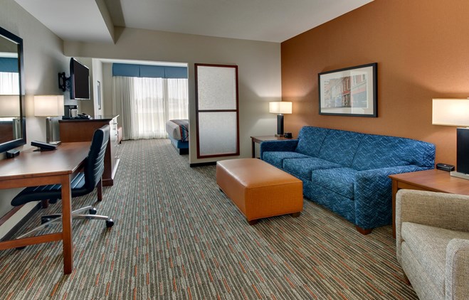 Drury Inn & Suites Knoxville - Deluxe King Guestroom