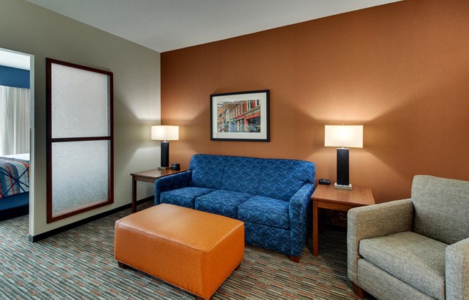 Drury Inn & Suites Knoxville - Deluxe King Guestroom
